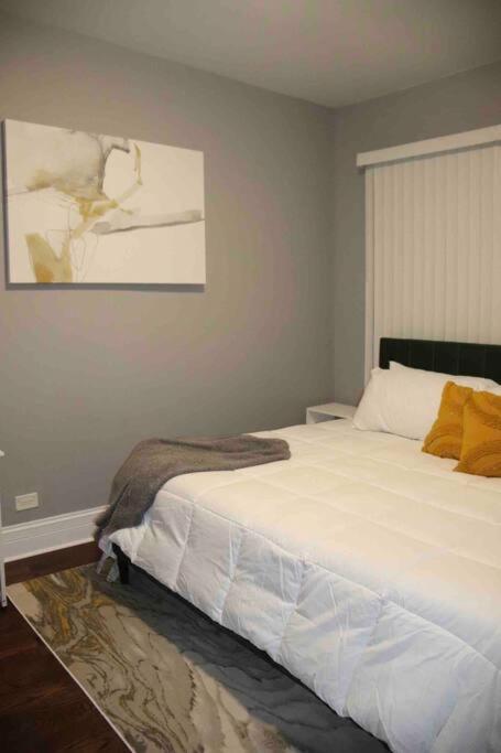 Upscale Apartment Westside Of Chicago Bagian luar foto