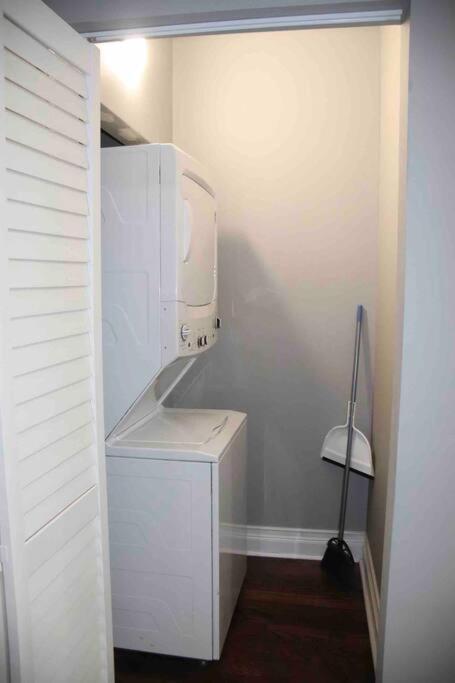 Upscale Apartment Westside Of Chicago Bagian luar foto